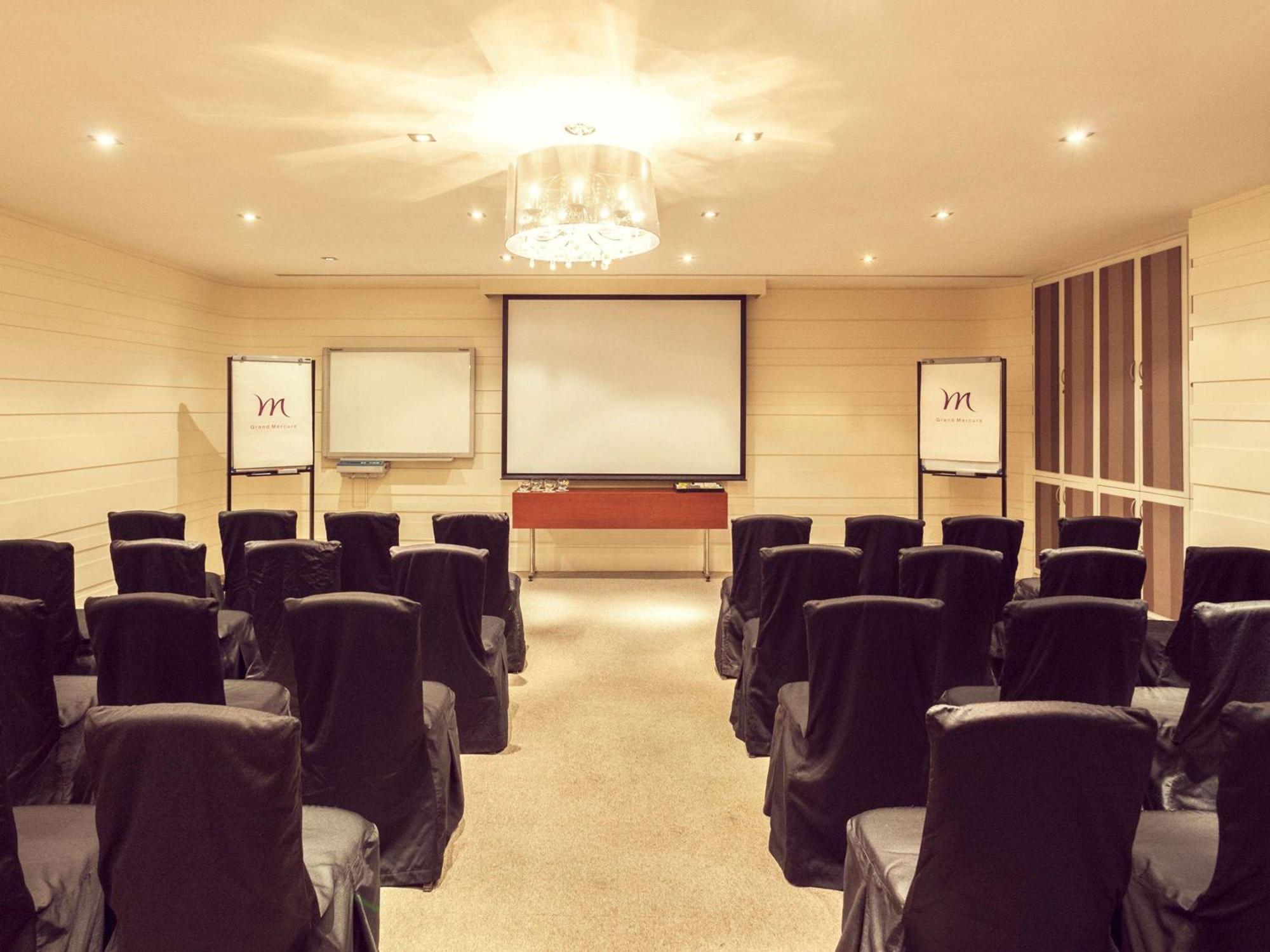 Grand Mercure Bangalore - An Accor Brand Ngoại thất bức ảnh