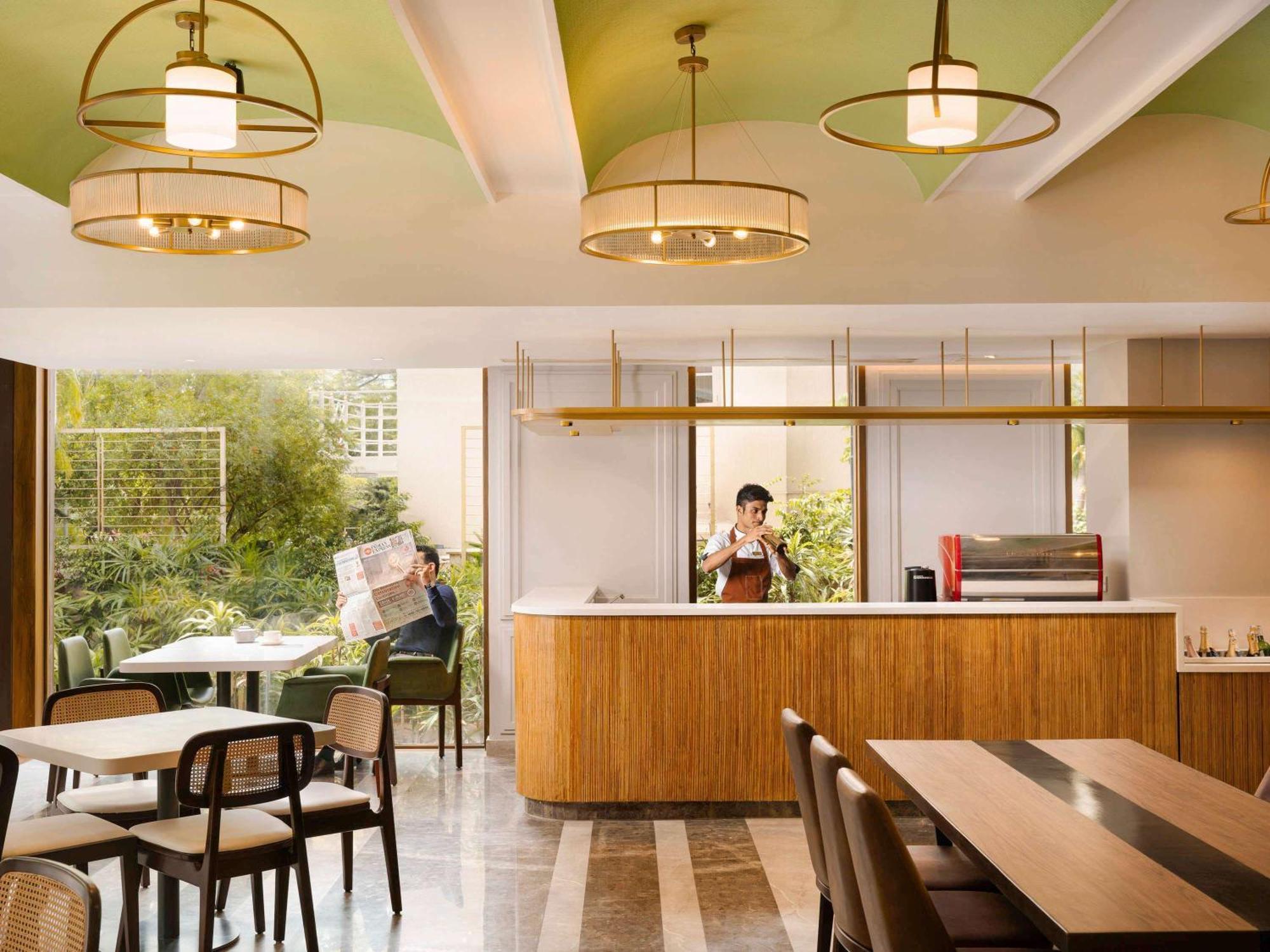 Grand Mercure Bangalore - An Accor Brand Ngoại thất bức ảnh