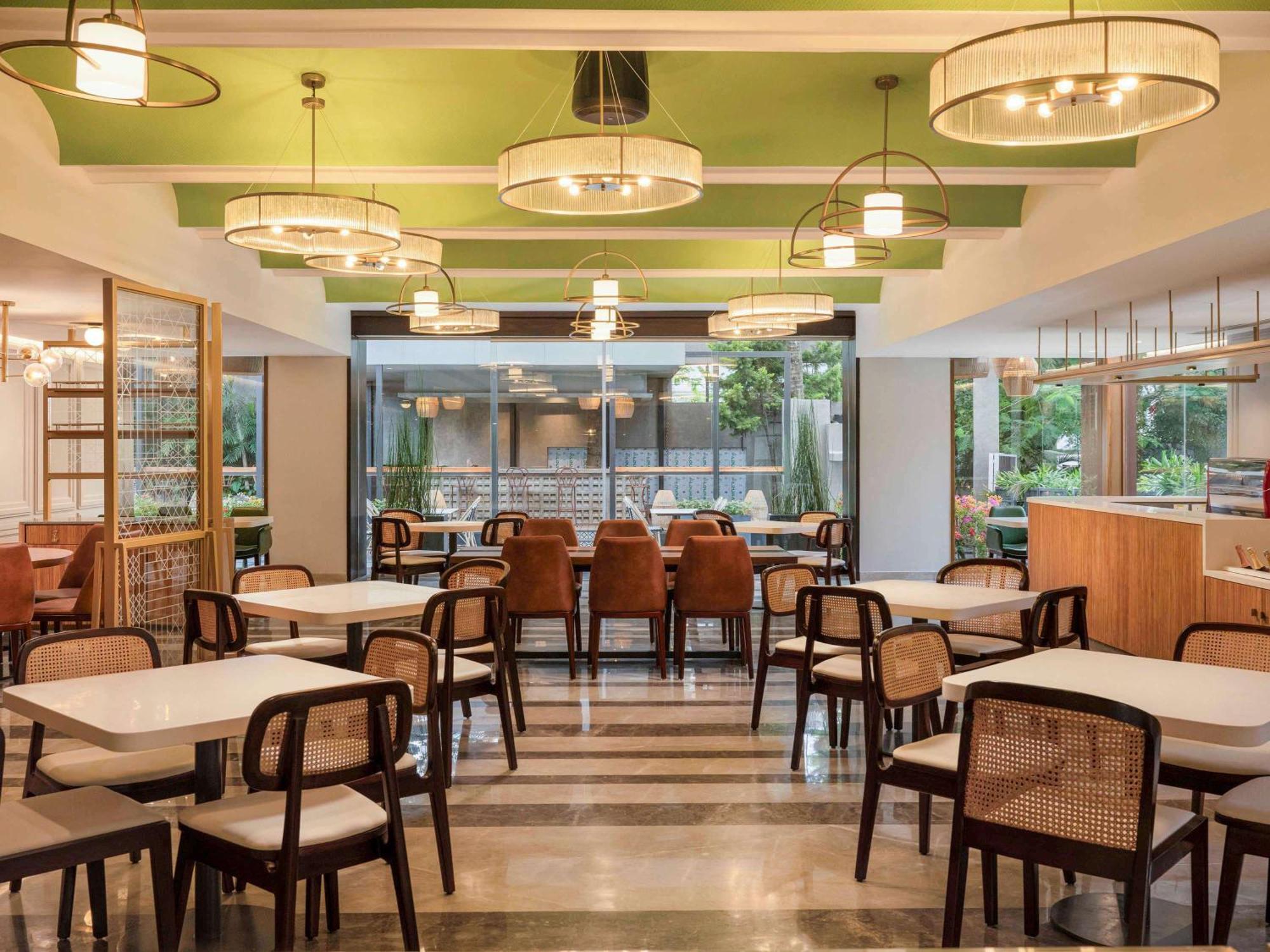 Grand Mercure Bangalore - An Accor Brand Ngoại thất bức ảnh